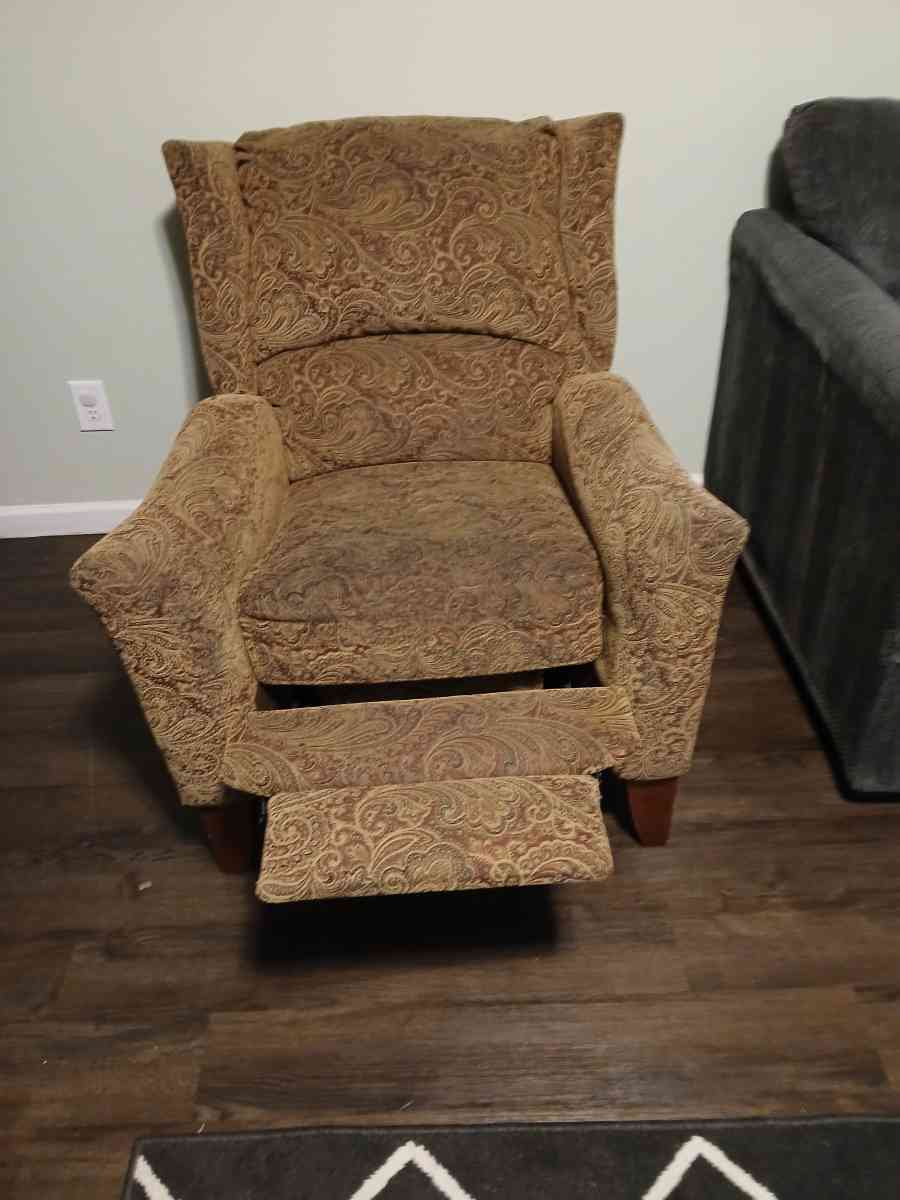 reclining  chair - Hamilton, Ohio - FleaMarketBay