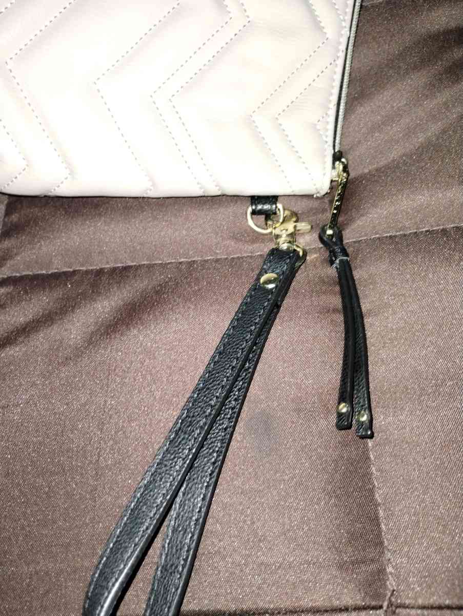 Bestsy Johnson wristlet - Platte City, Missouri - FleaMarketBay