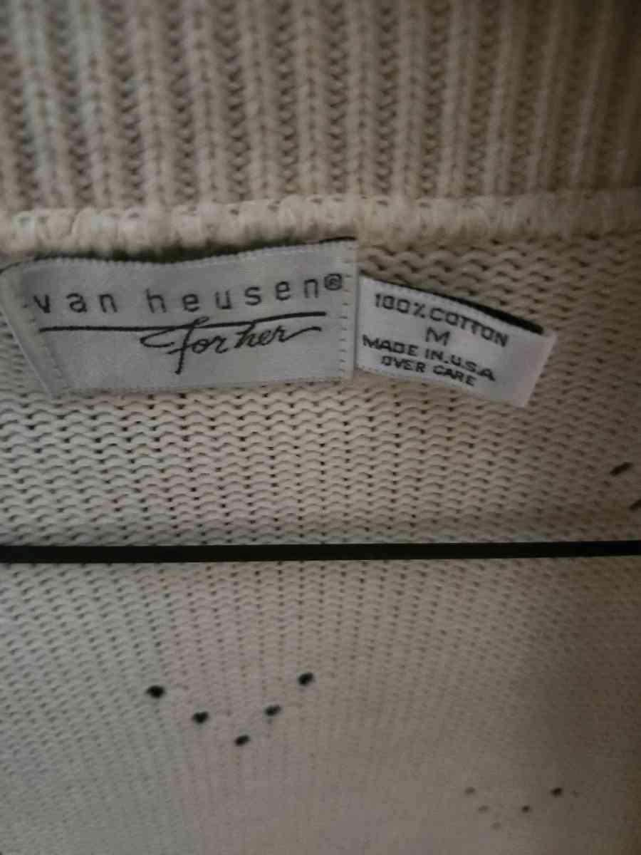 womens Van heusen m size white sweater - Eldorado, Illinois - FleaMarketBay