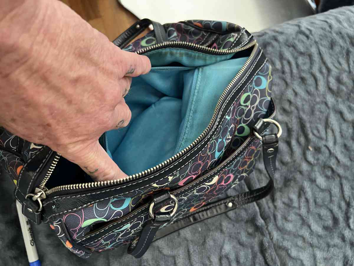 coach purse - Madisonville, Tennessee - FleaMarketBay