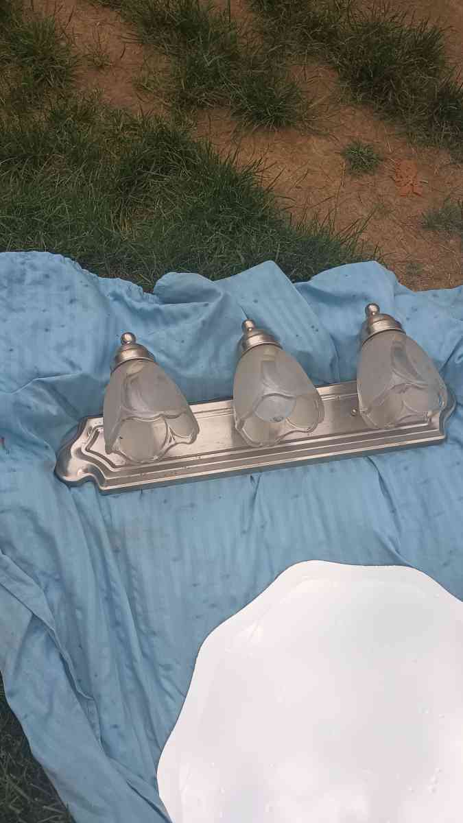 bathroom mirrors - Hedgesville, West Virginia - FleaMarketBay