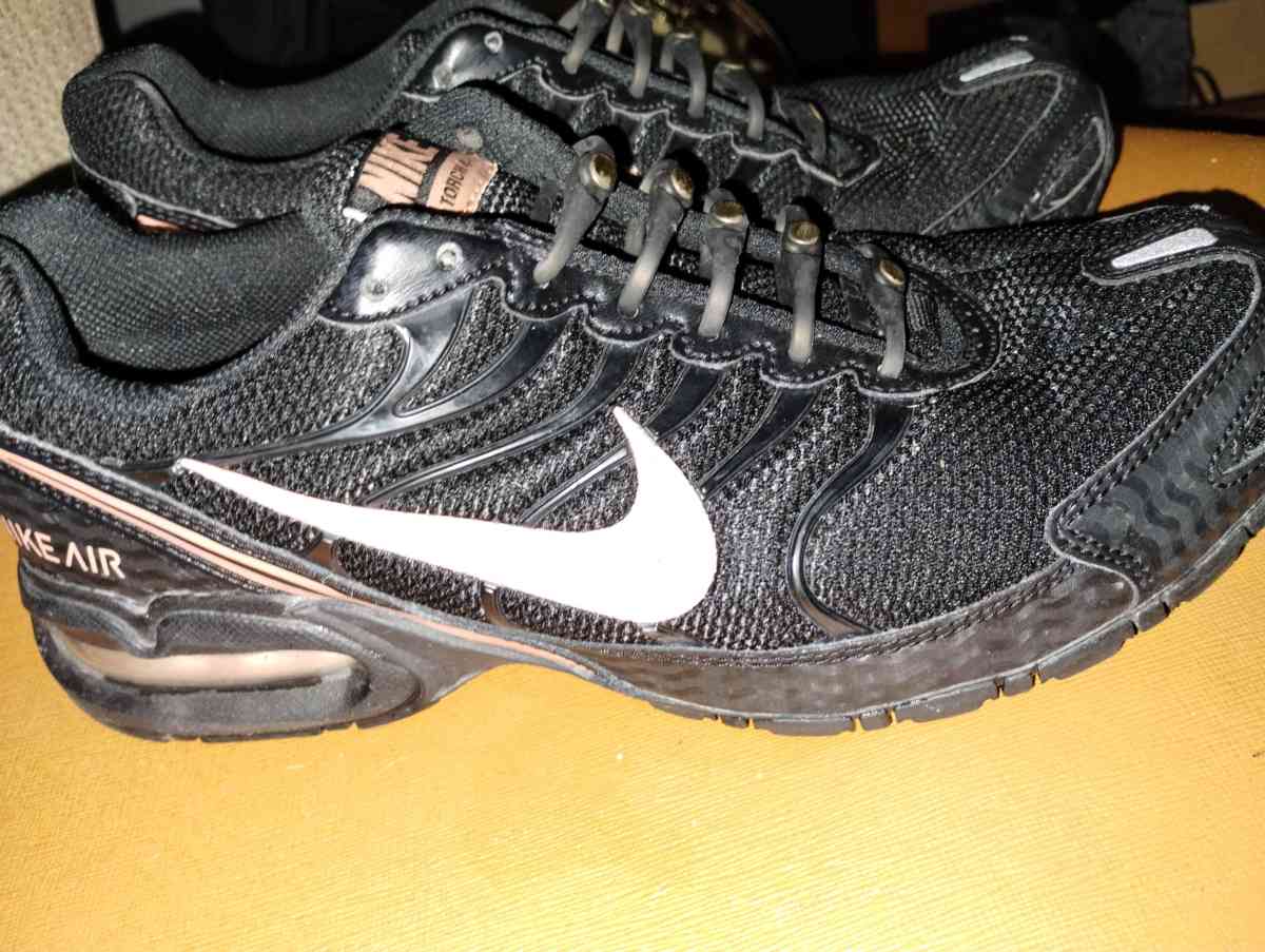 Nike Air Max womens size 9 in black and pink - Kansas City, Missouri - FleaMarketBay