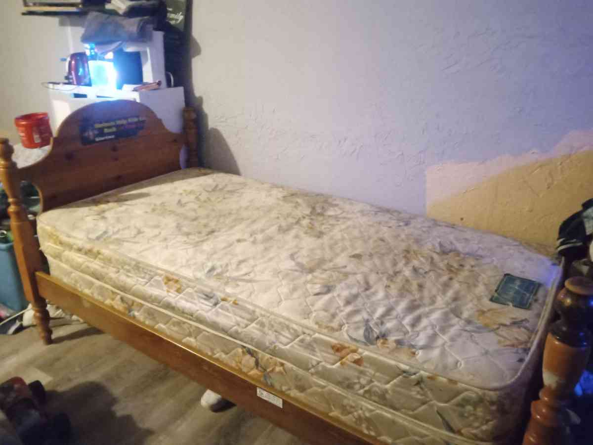 twin size bed - Tampa, Florida