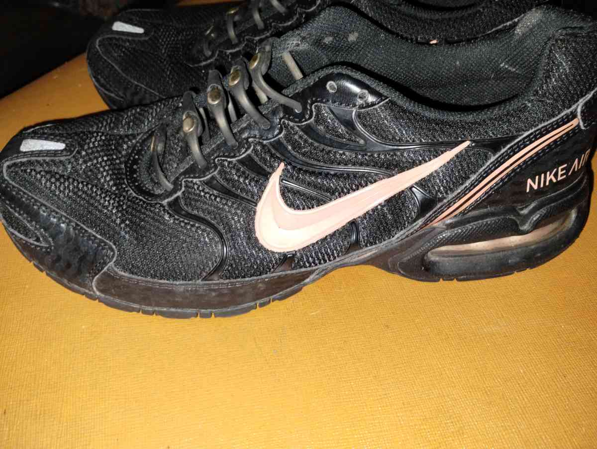 Nike Air Max womens size 9 in black and pink - Kansas City, Missouri - FleaMarketBay