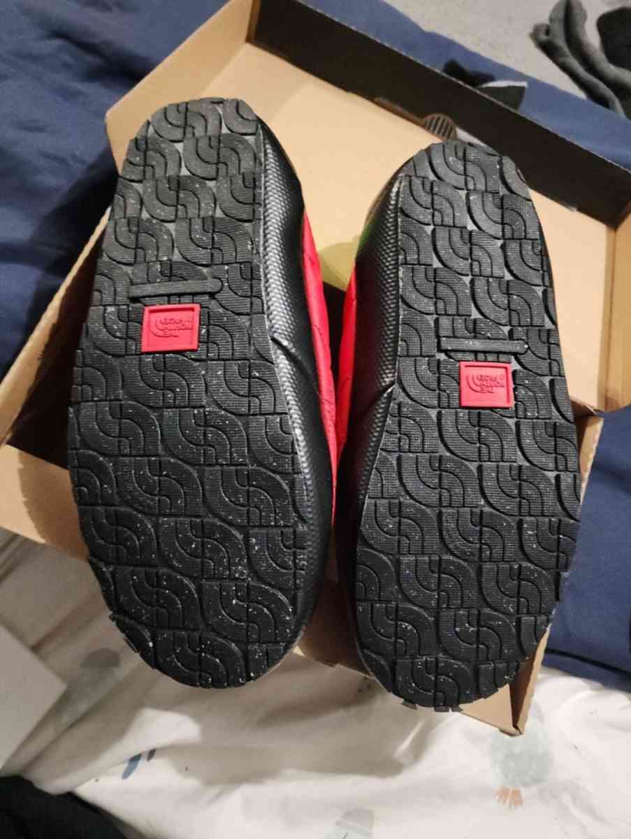 The North Face Mens Size 8 ThermoBall Traction - Saint Louis, Missouri - FleaMarketBay