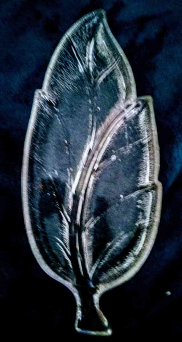 vintage pressed glass 1g2 in tobacco leaf art sculpture bowl - Altamonte Springs, Florida - FleaMarketBay