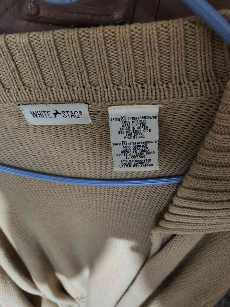 womens white stag brown sweater - Eldorado, Illinois - FleaMarketBay