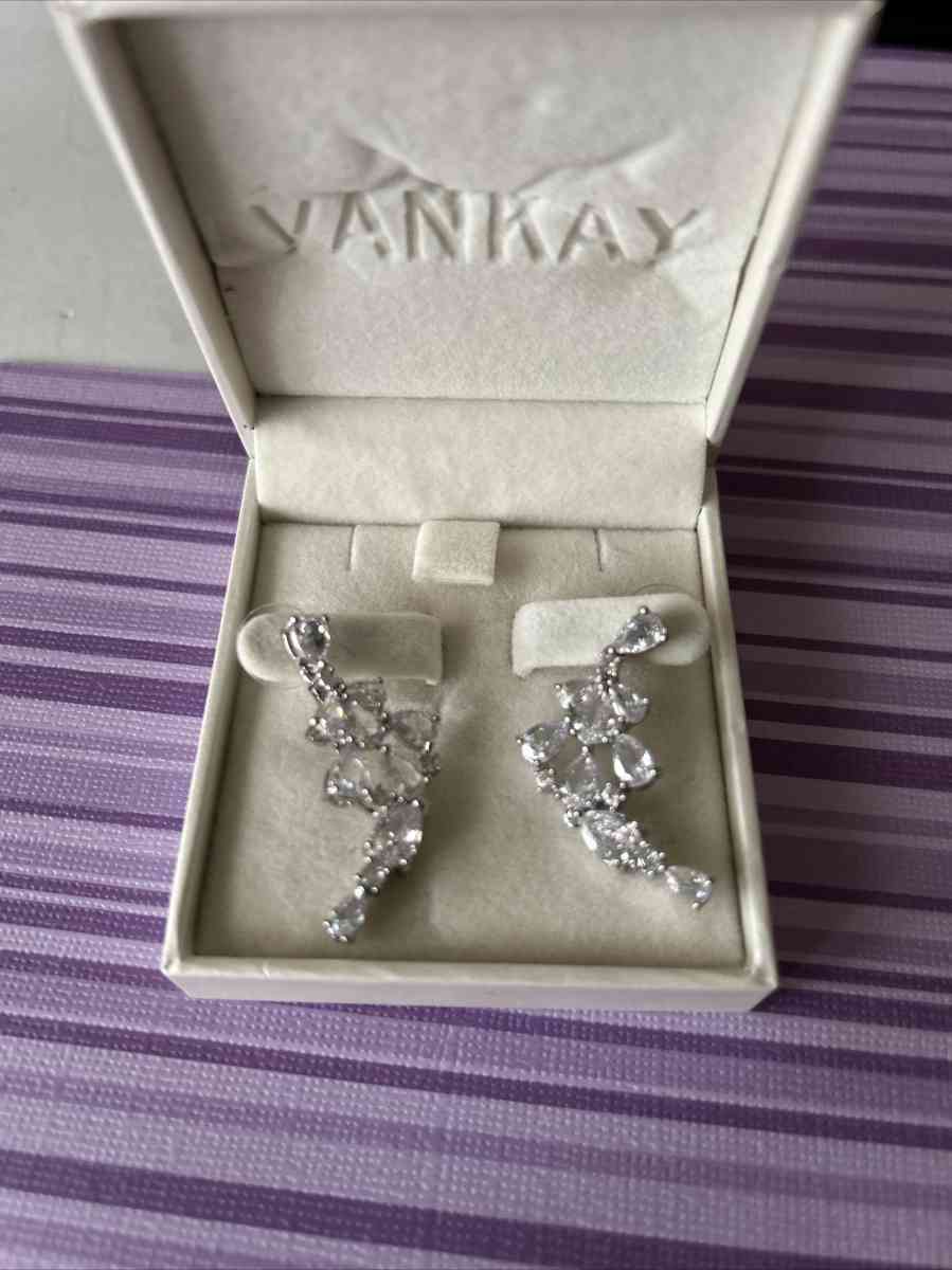 earring 1 - Indianapolis, Indiana - FleaMarketBay