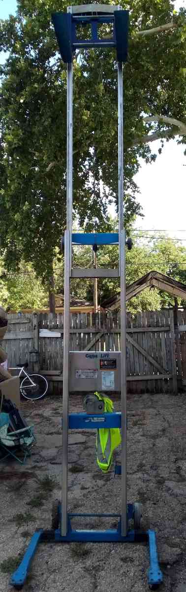 Genie material lift - San Antonio, Texas - FleaMarketBay