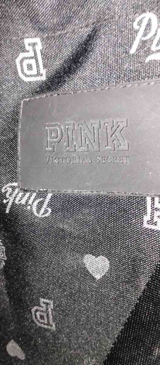 Pink by Victoria Secret overnight bag - Platte City, Missouri - FleaMarketBay
