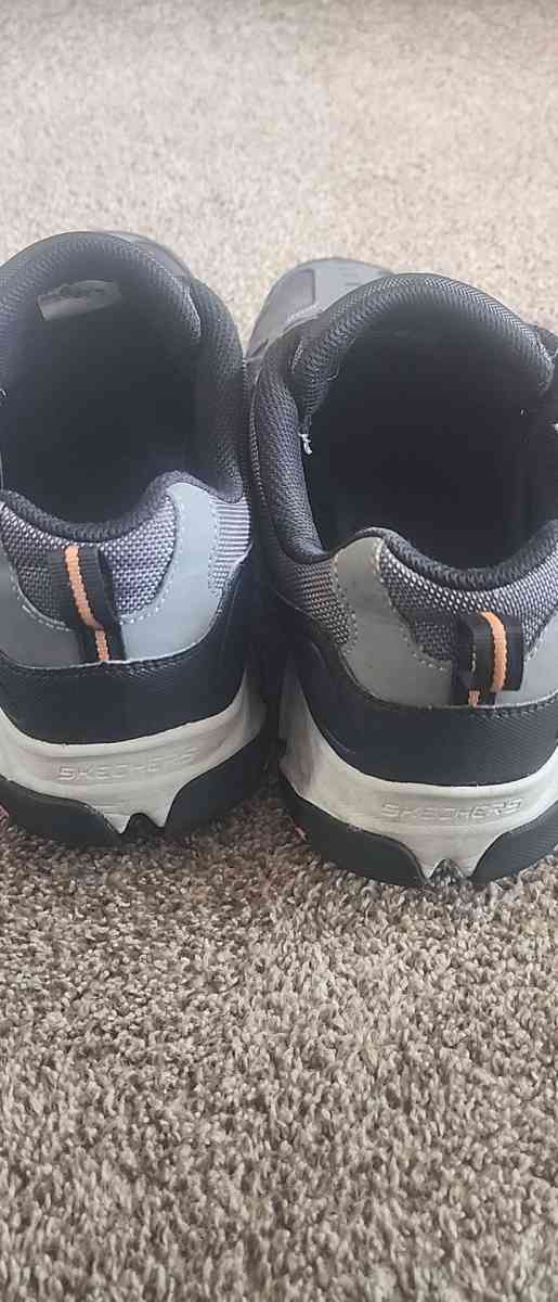 mens Sketchers outdoor sportswear tennis shoes