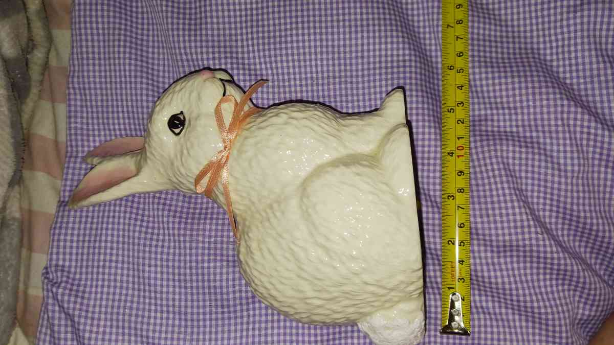 ceramic white rabbit made at va home in marshalltown iowa by - Des Moines, Iowa - FleaMarketBay