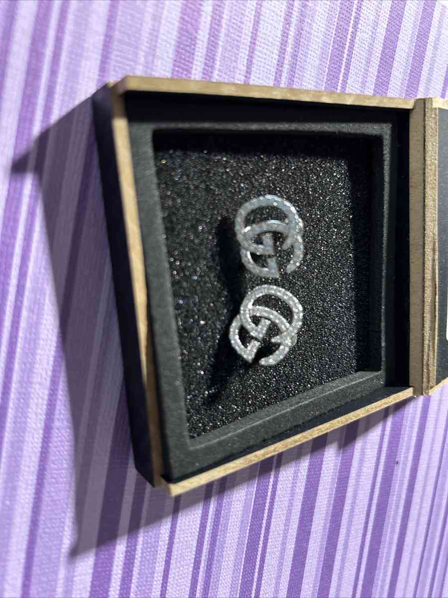 double G fashion earring - Indianapolis, Indiana - FleaMarketBay