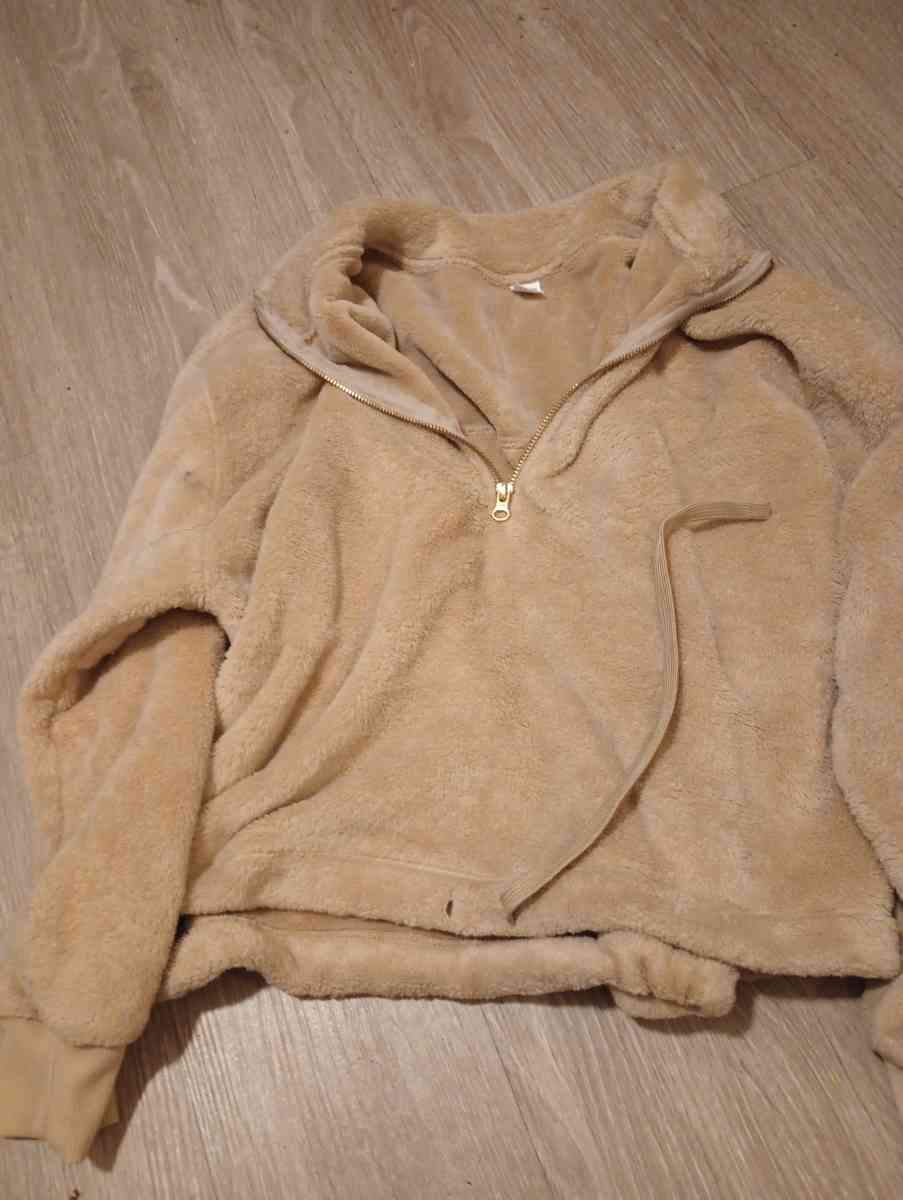 old navy fleece gold medium size - Akron, Ohio