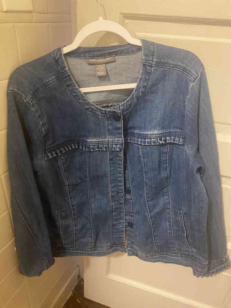 kate and Mallory - Pittsburgh, Pennsylvania - FleaMarketBay