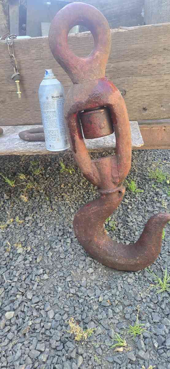 very heavy old vintage swivel hook - Tumwater, Washington - FleaMarketBay