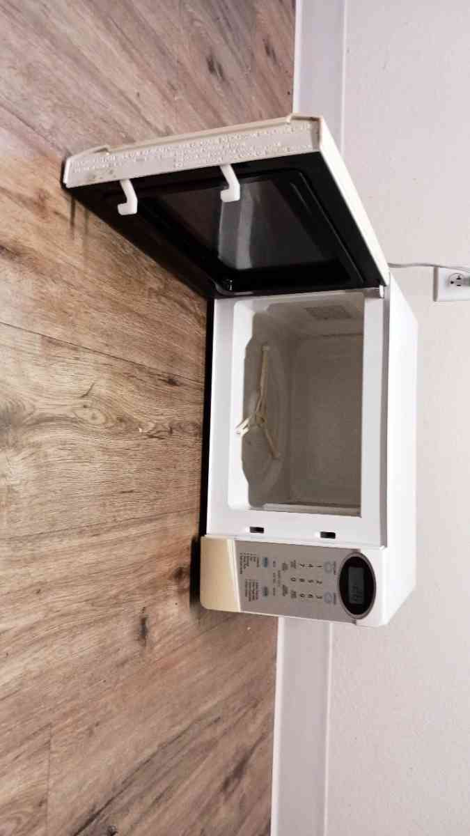 microwave Oven - Stockton, California - FleaMarketBay