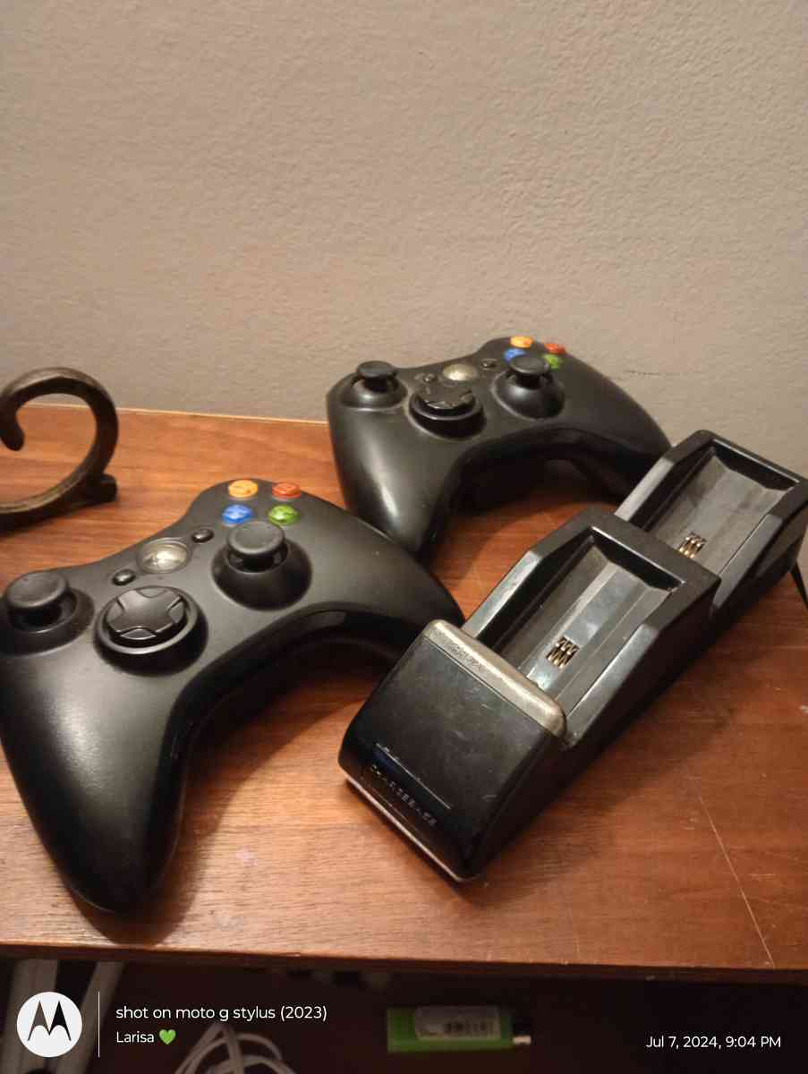 Xbox controllers - Fayette, Ohio - FleaMarketBay