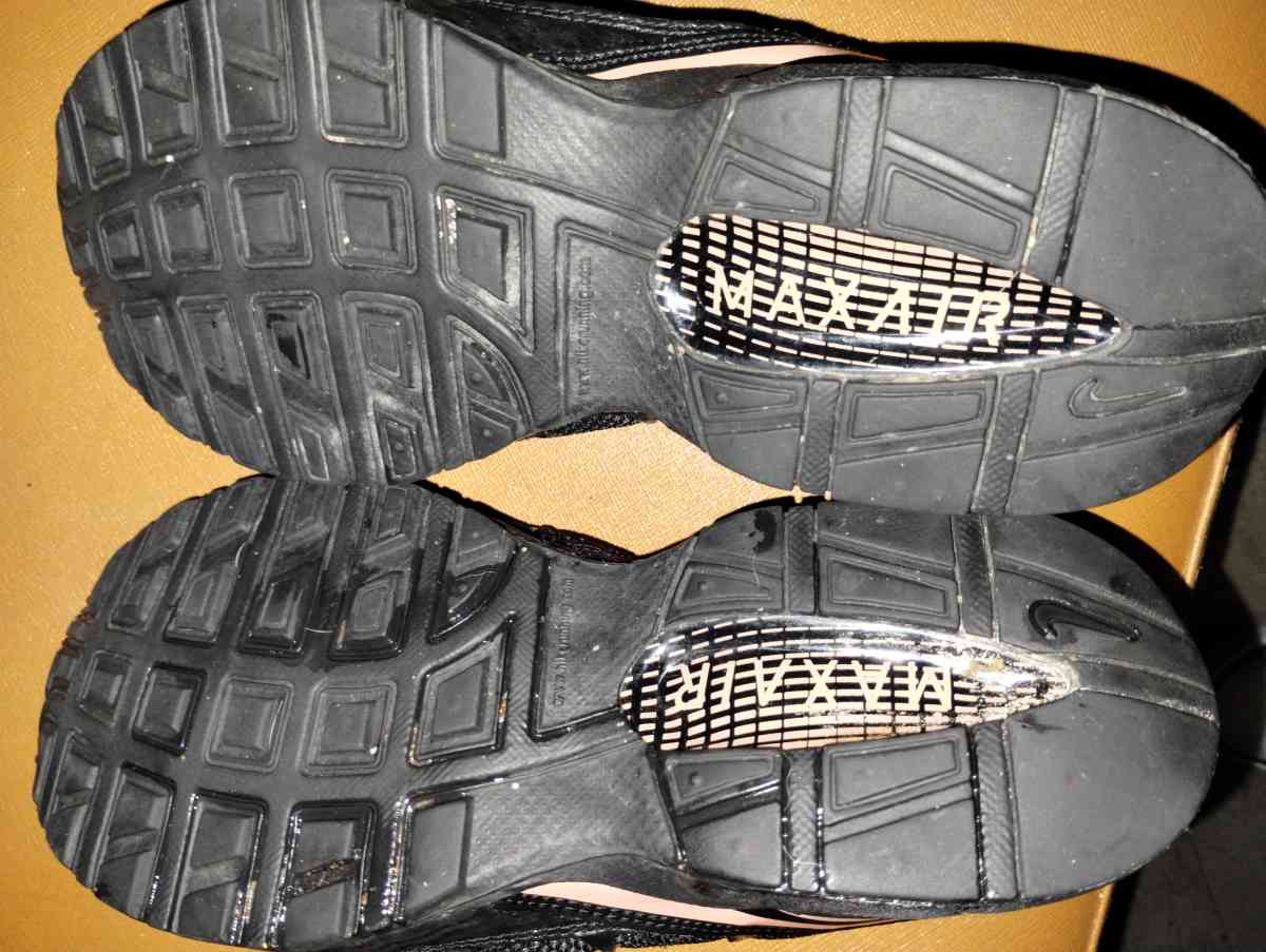 Nike Air Max womens size 9 in black and pink - Kansas City, Missouri - FleaMarketBay