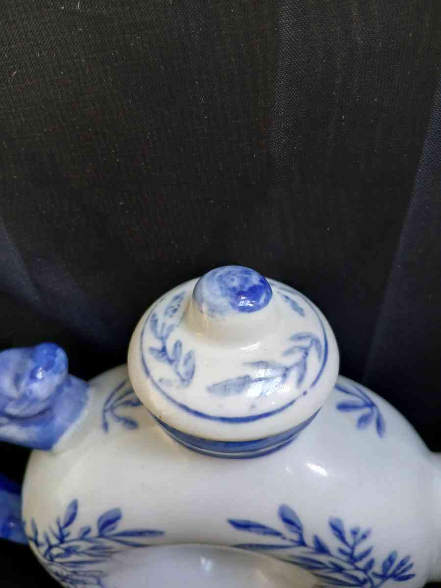 Chinese Vintage Porcelain Blue and White Dragon Handle Donut - Kingston, Pennsylvania - FleaMarketBay