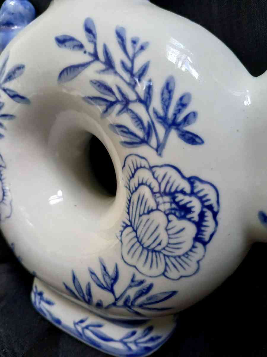 Chinese Vintage Porcelain Blue and White Dragon Handle Donut - Kingston, Pennsylvania - FleaMarketBay