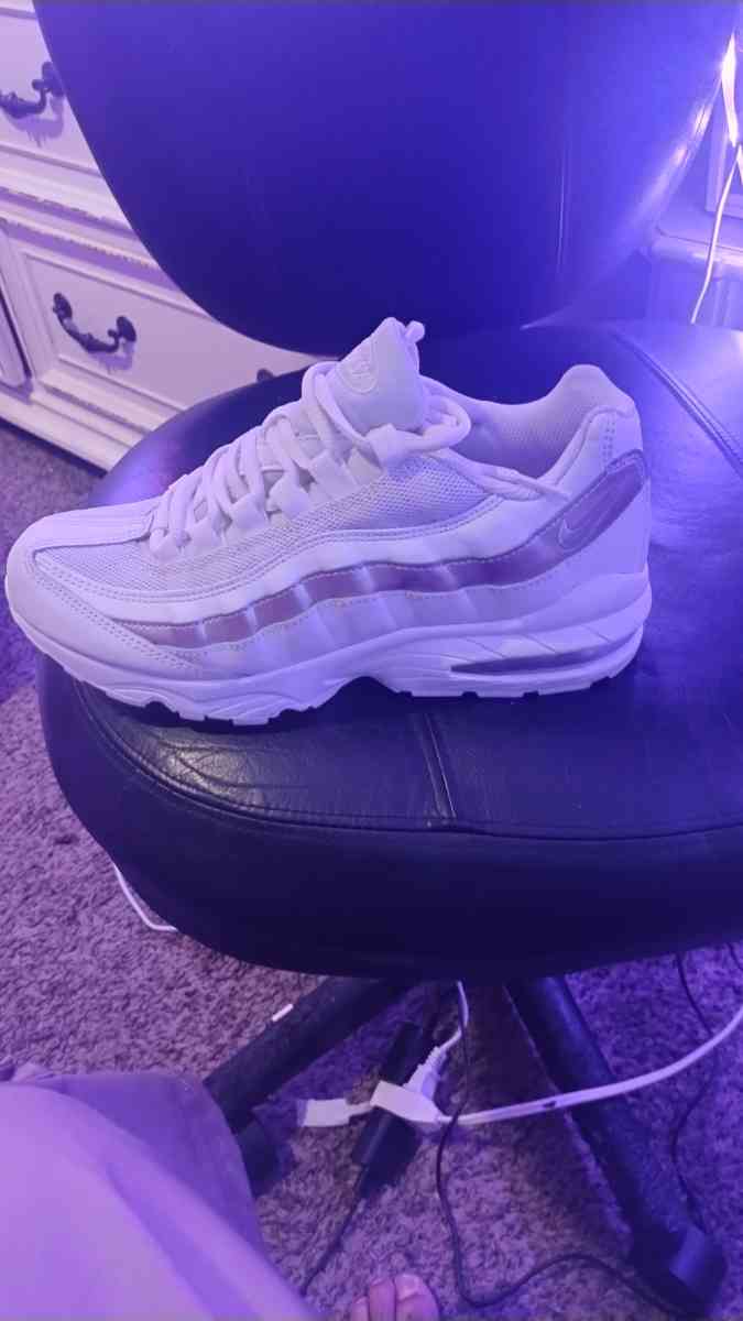 womans fashion 8 and half to 9 shoe - Jacksonville, Florida - FleaMarketBay