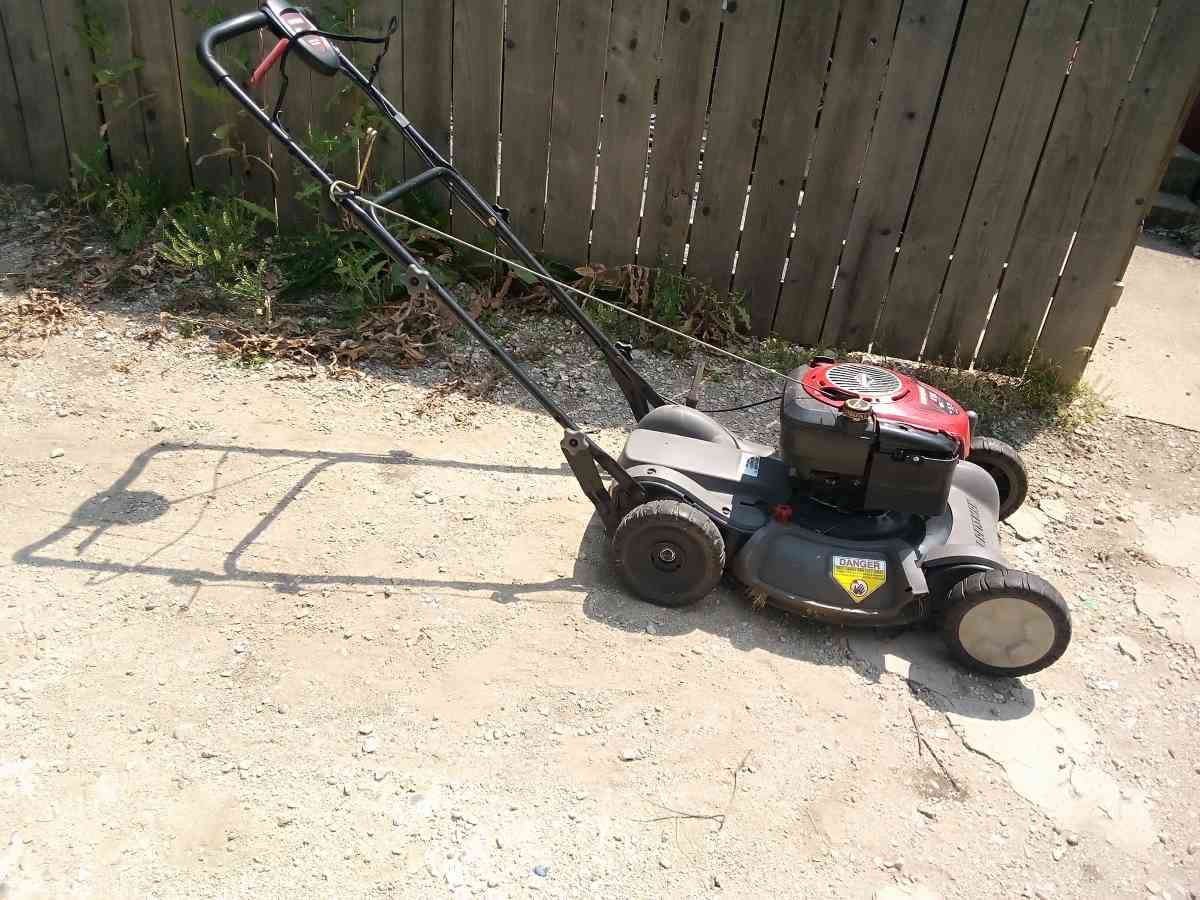 lawnmower - Addieville, Illinois