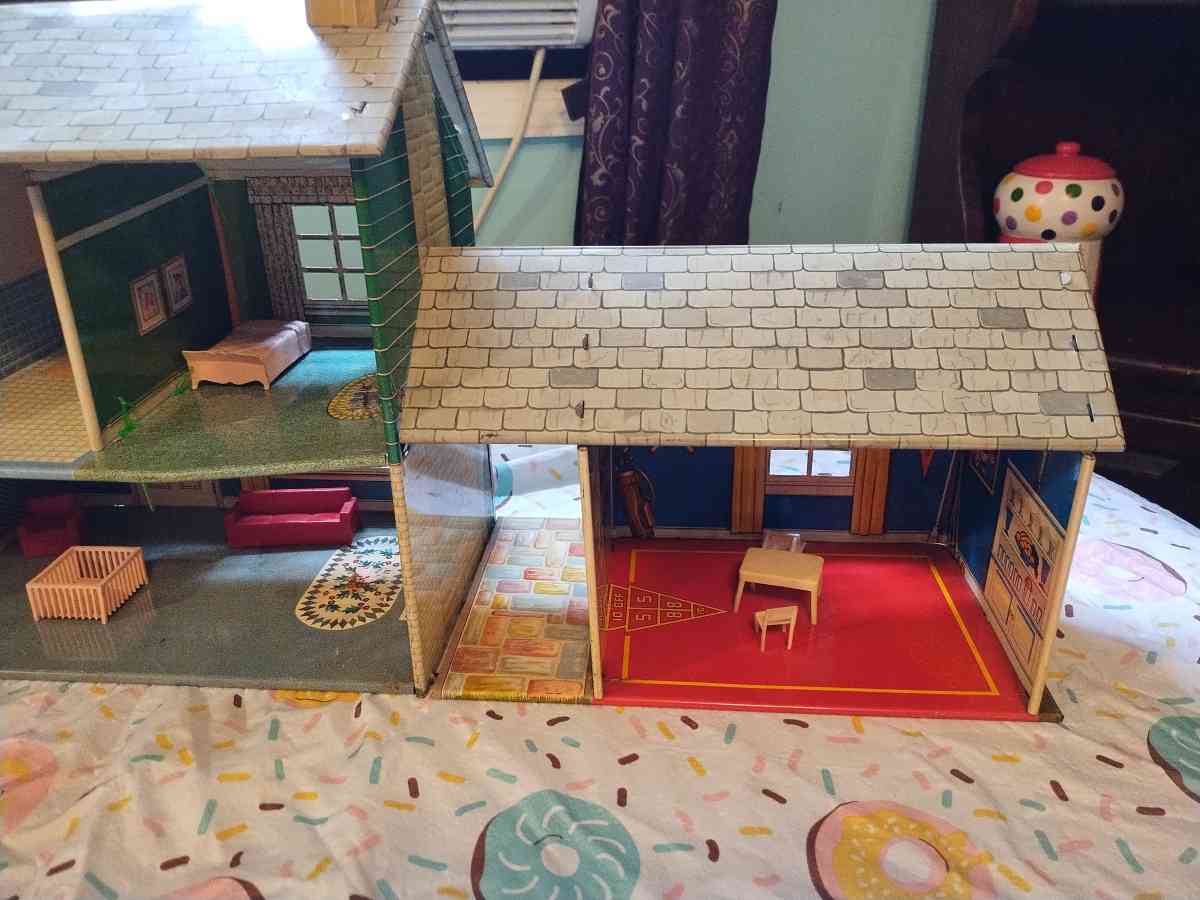 metal antique dollhouse - Ridley Park, Pennsylvania - FleaMarketBay
