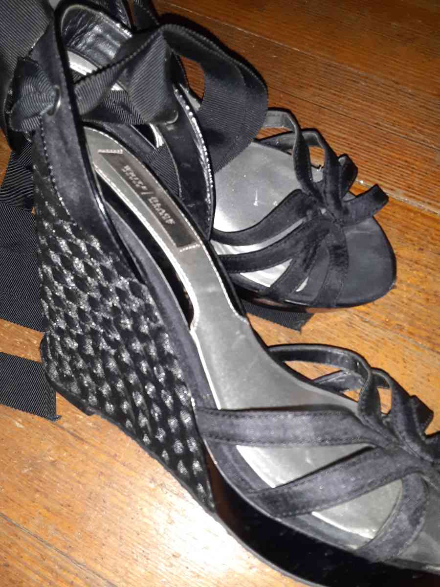 white house black market - Fredericksburg, Iowa