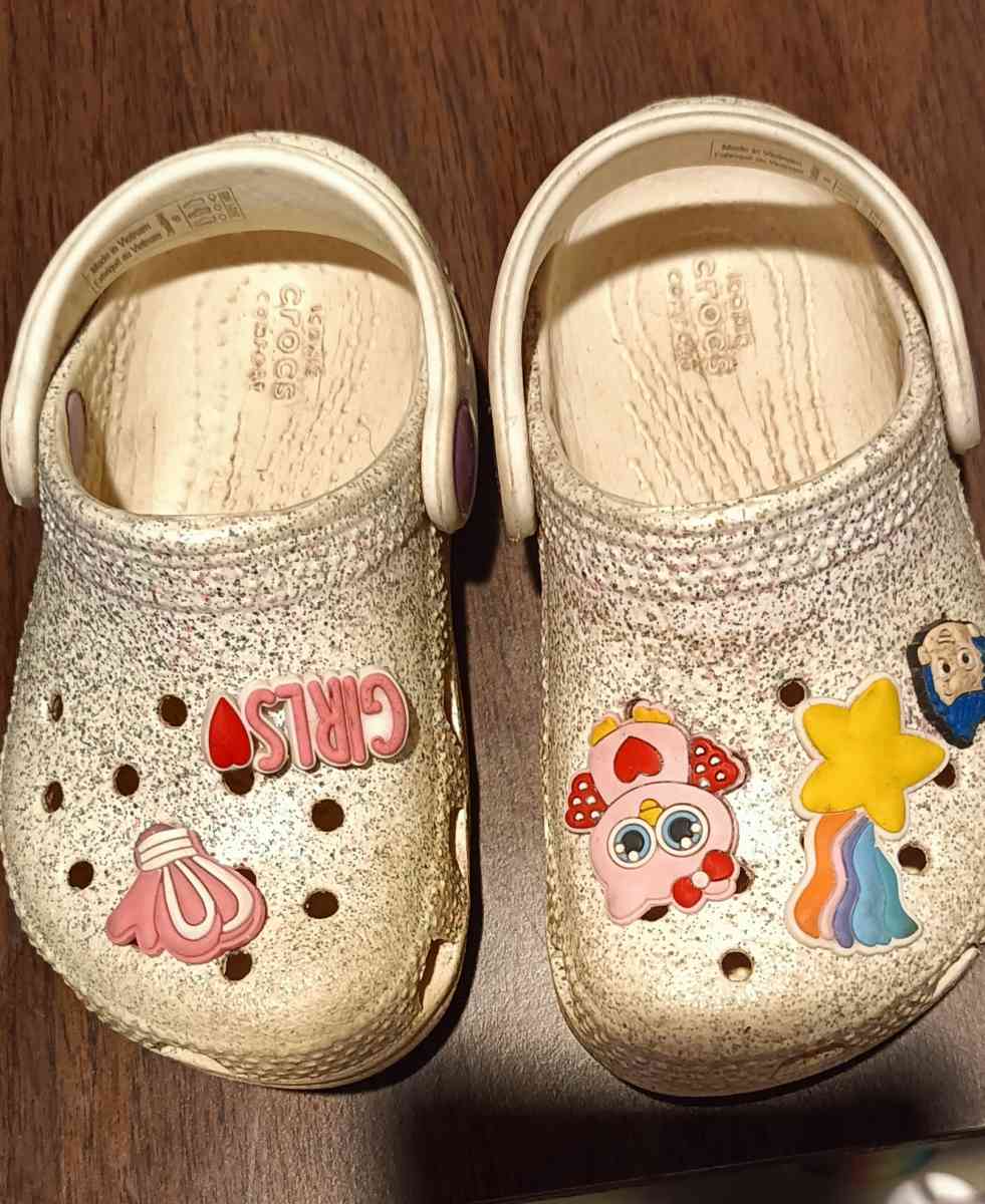 childrens shoes and jacket - Lees Summit, Missouri - FleaMarketBay