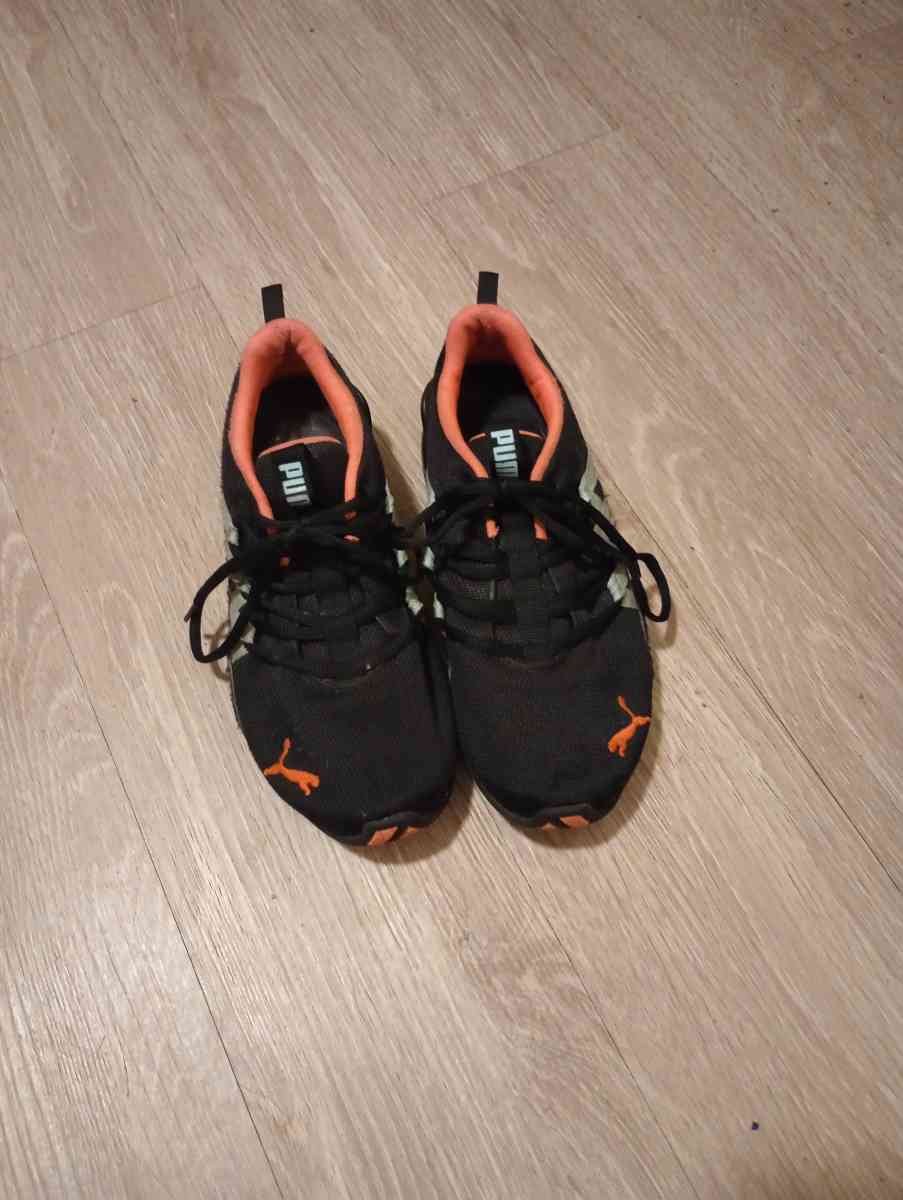 womans puma shoes size7 5 - Akron, Ohio