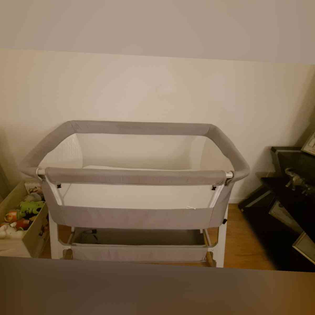 minie crib for baby - Van Nuys, California - FleaMarketBay