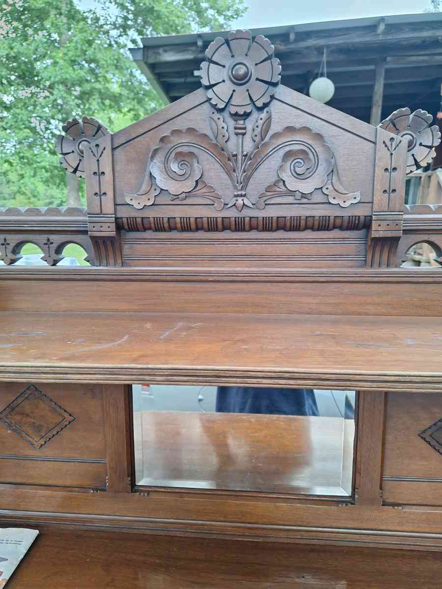 hutch round 5 leaf table 6 chairs - Shepherdsville, Kentucky - FleaMarketBay