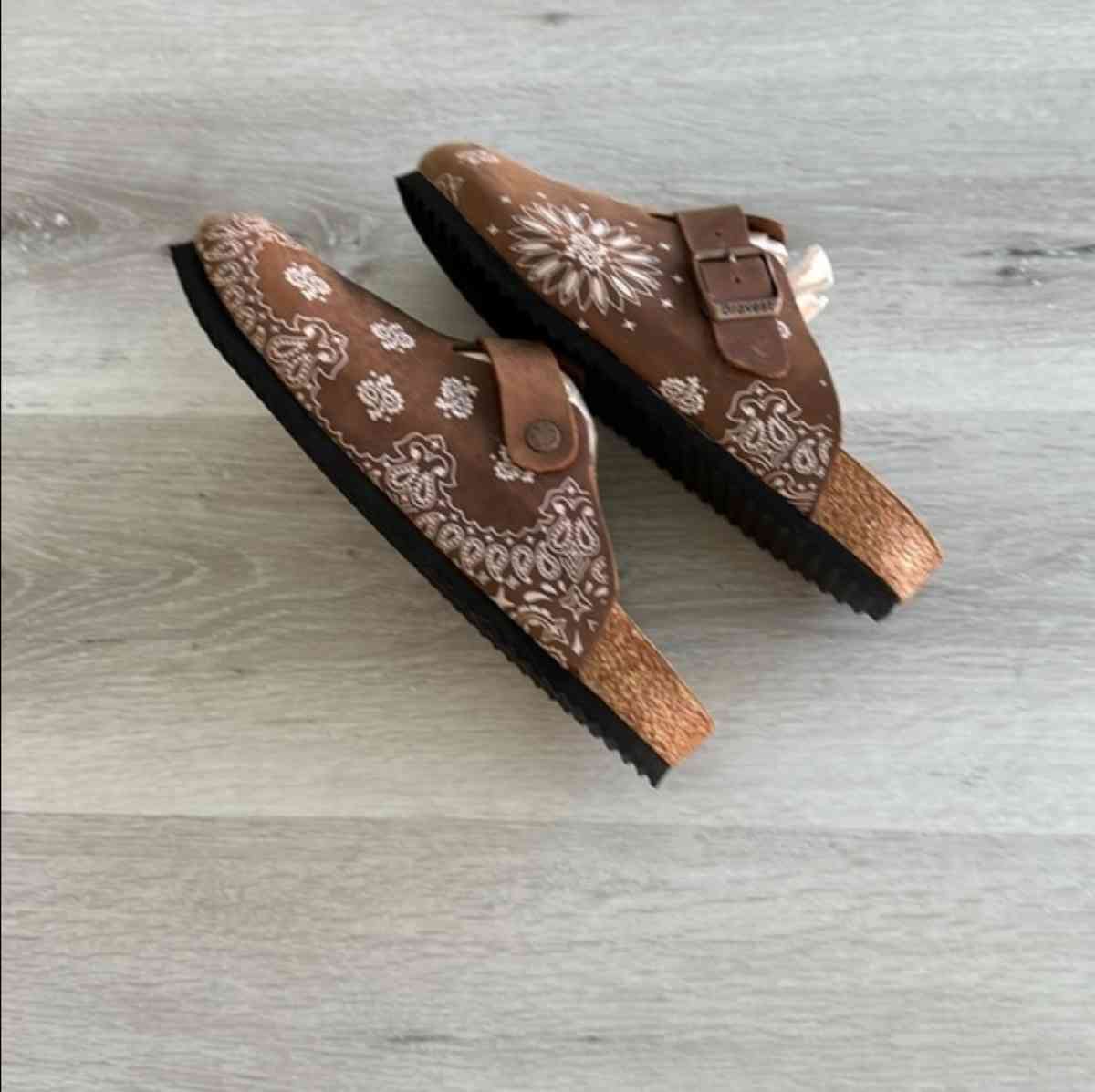 Bravest Studio London Mule Mocha Paisley 9 NWT - Altamonte Springs, Florida - FleaMarketBay