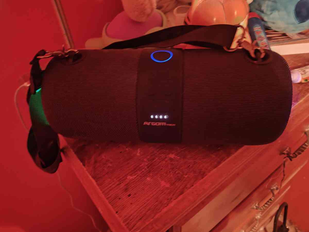 brand new handset Bluetooth speaker - Pensacola, Florida