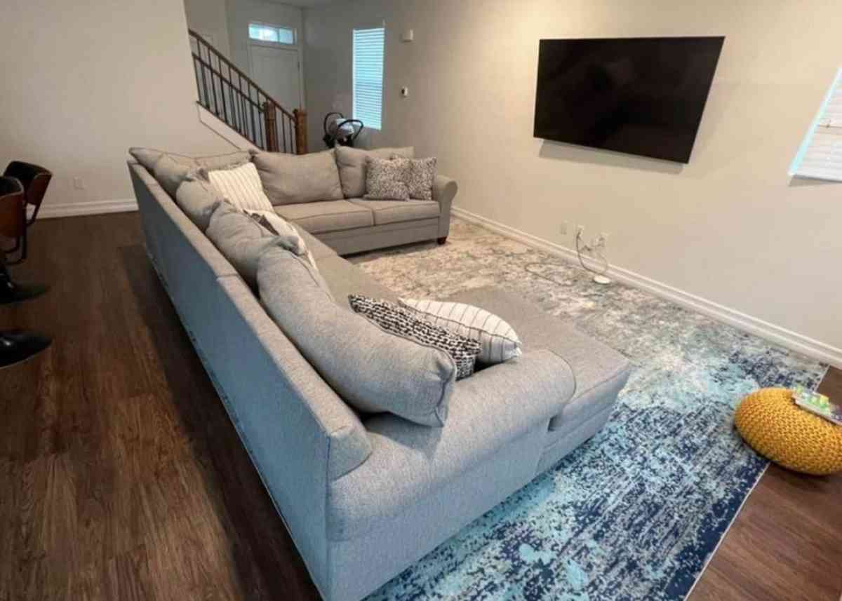 SECTIONAL SOFA - Lancaster, California - FleaMarketBay
