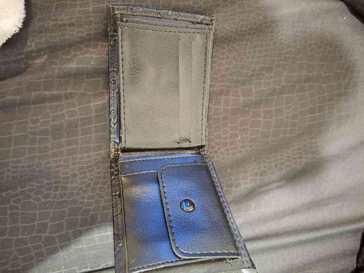 nice mens LV wallet - Austin, Texas - FleaMarketBay