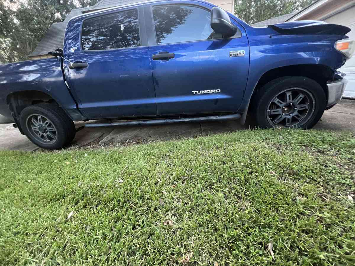 Wrecked  2015 Toyota Tundra SR5 - Houston, Texas - FleaMarketBay