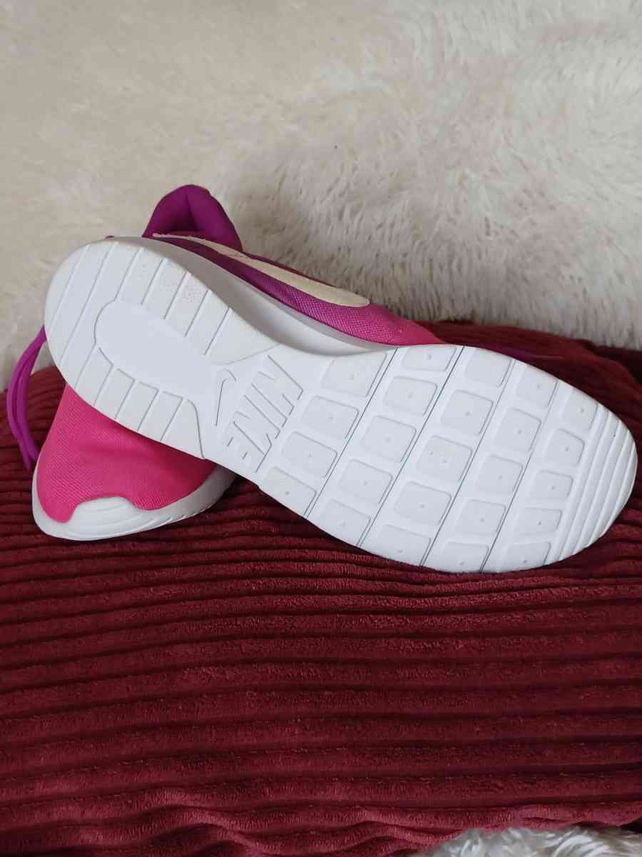 NIKE TANJUN - Horn Lake, Mississippi - FleaMarketBay