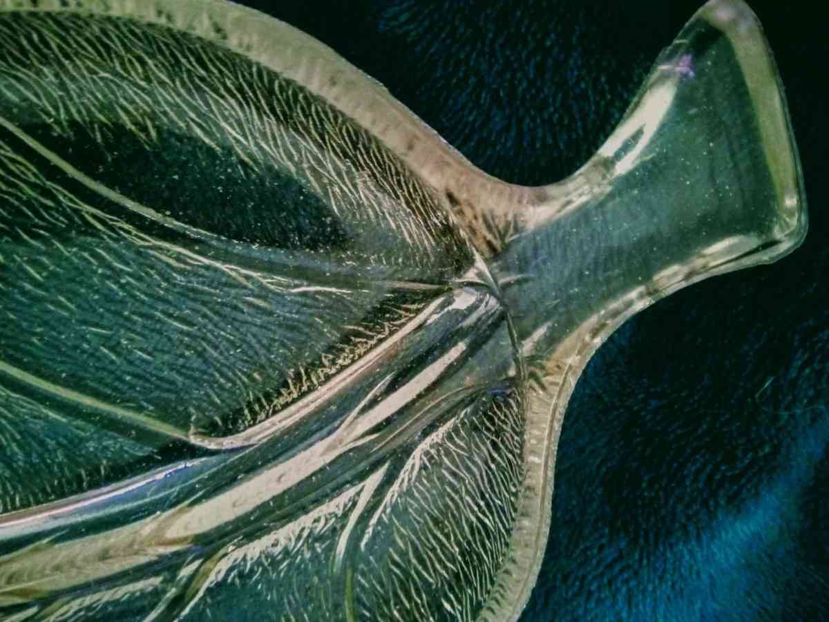 vintage pressed glass 1g2 in tobacco leaf art sculpture bowl - Altamonte Springs, Florida - FleaMarketBay