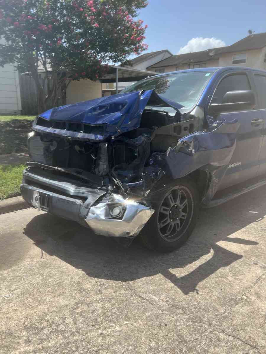 Wrecked  2015 Toyota Tundra SR5 - Houston, Texas - FleaMarketBay