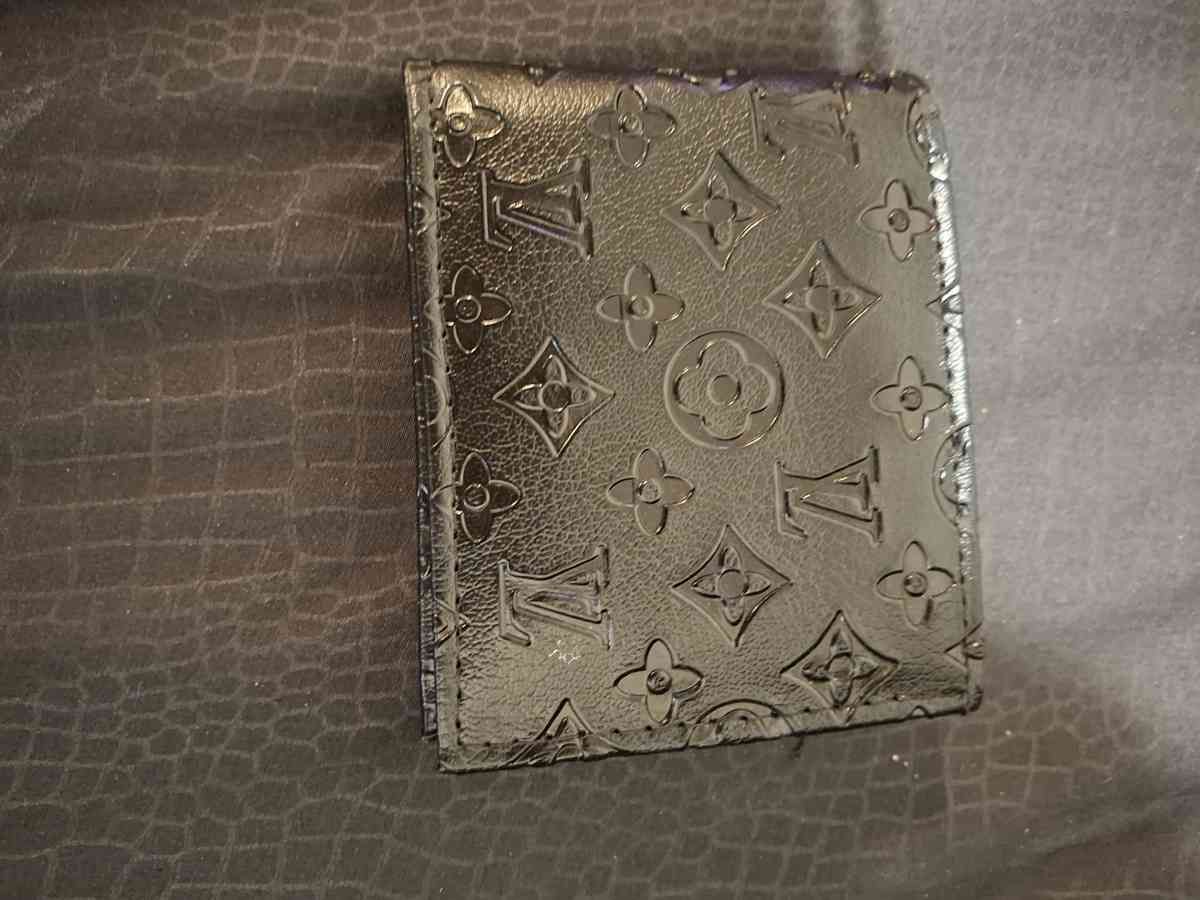 nice mens LV wallet - Austin, Texas - FleaMarketBay