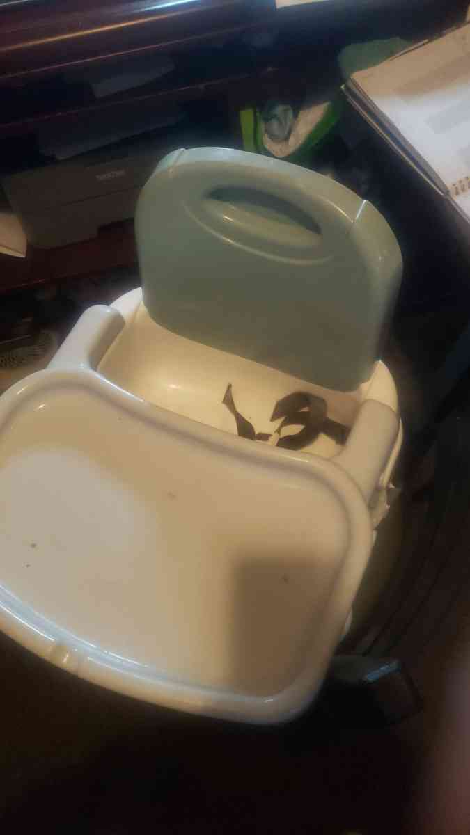 kids chair - Fort Wayne, Indiana - FleaMarketBay