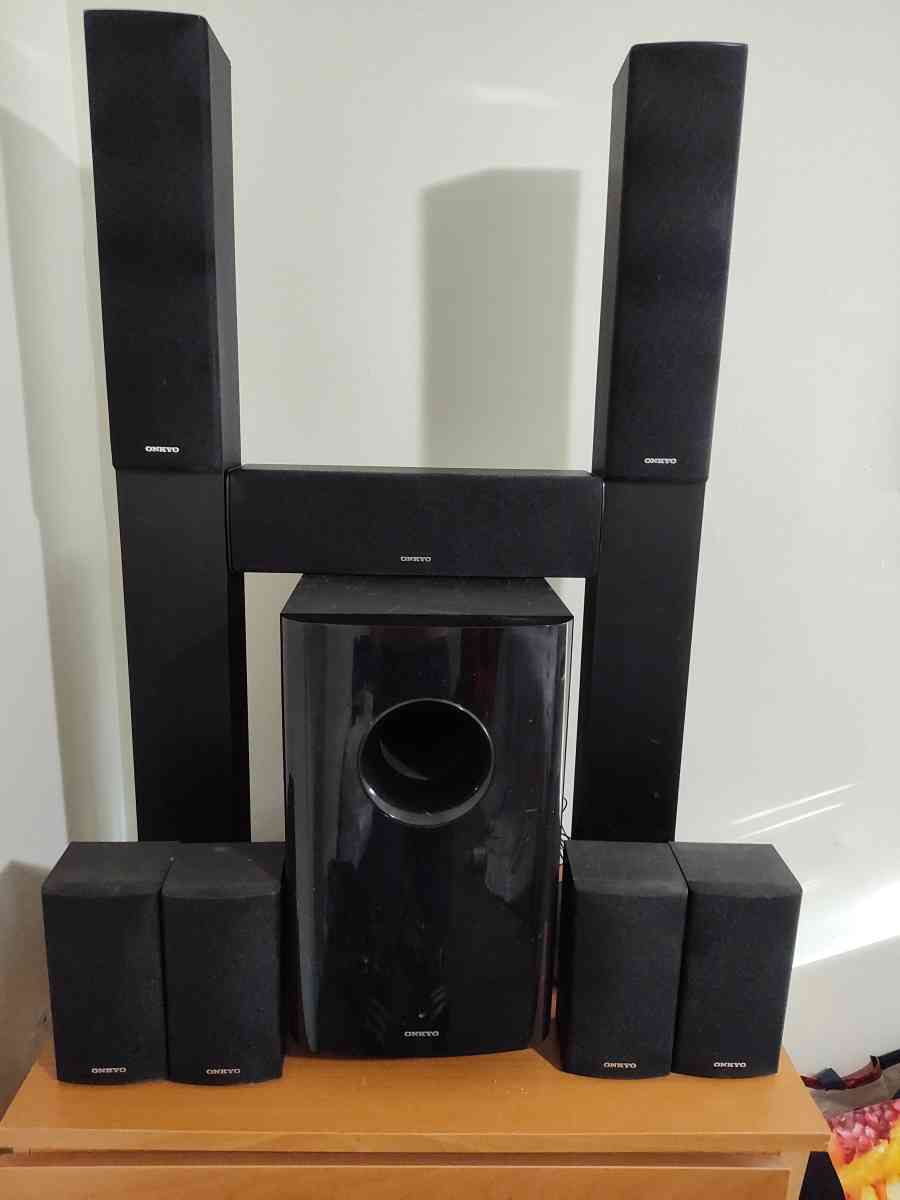 Onkyo AV ReceiverGiant Subwoofer6  varied surround sound spe - Wantagh, New York