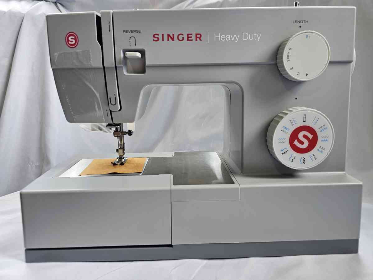 Swinger 4423 Heavy Duty Sewing Machine - Fawn Grove, Pennsylvania - FleaMarketBay