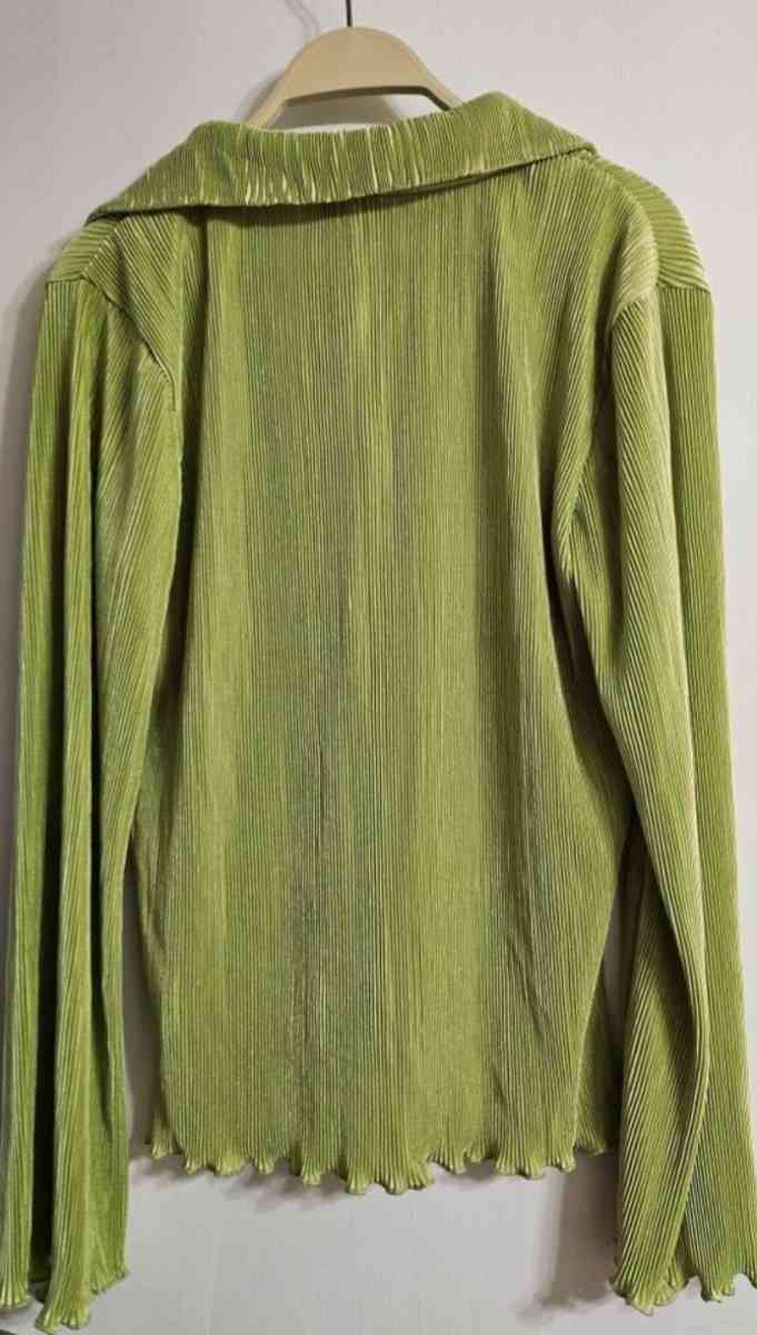 ANTHROPOLOGIE DOLAN GREEN LETTUCE HEM BUTTON BLOUSE - San Antonio, Texas - FleaMarketBay
