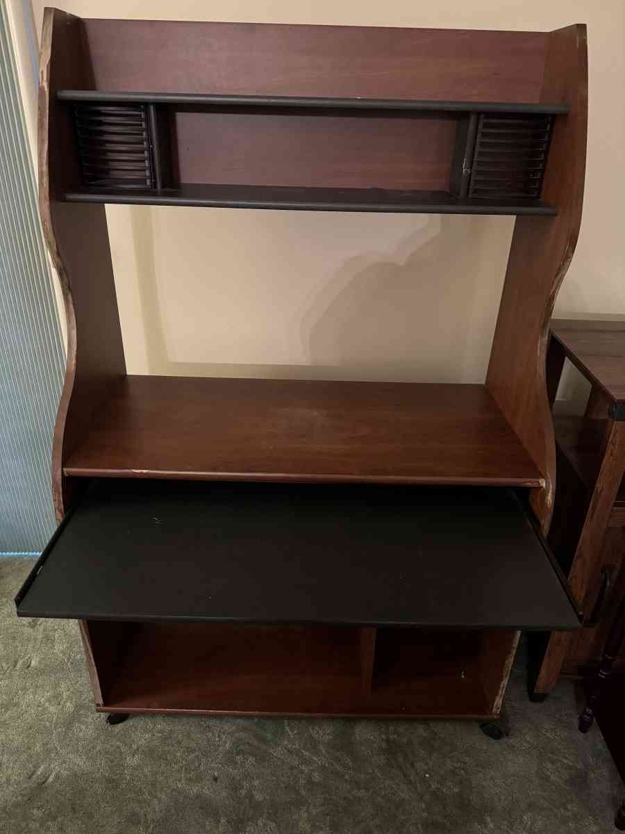 Computer Desk - Richboro, Pennsylvania - FleaMarketBay