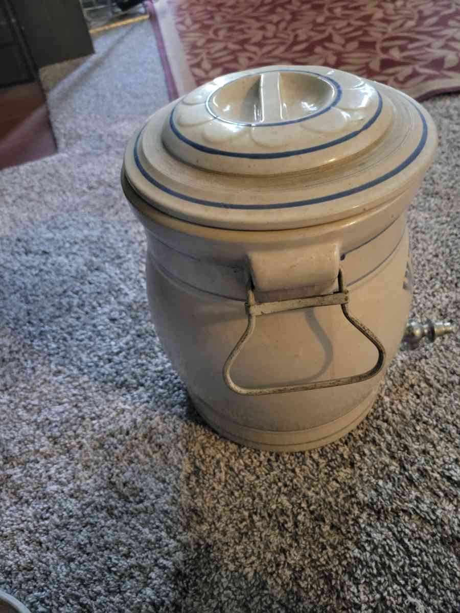red wing 2 gallon water cooler with lid and spigot prestine - Glendale Heights, Illinois - FleaMarketBay