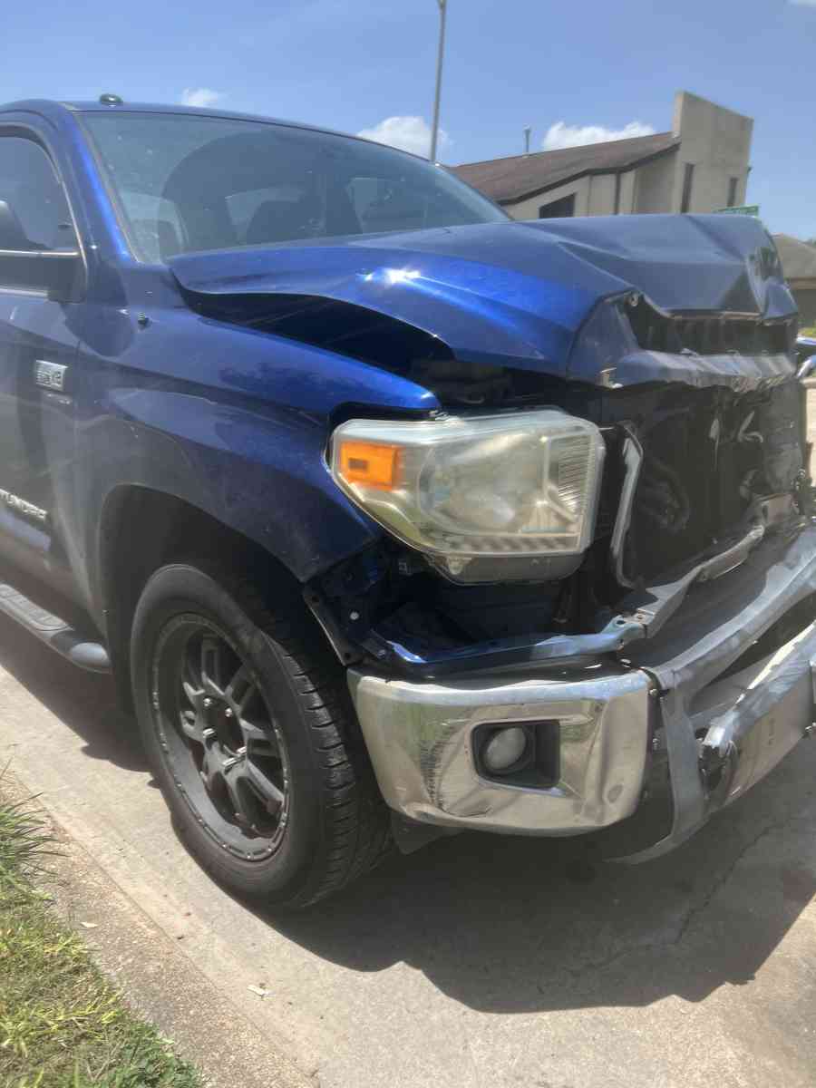 Wrecked  2015 Toyota Tundra SR5 - Houston, Texas - FleaMarketBay