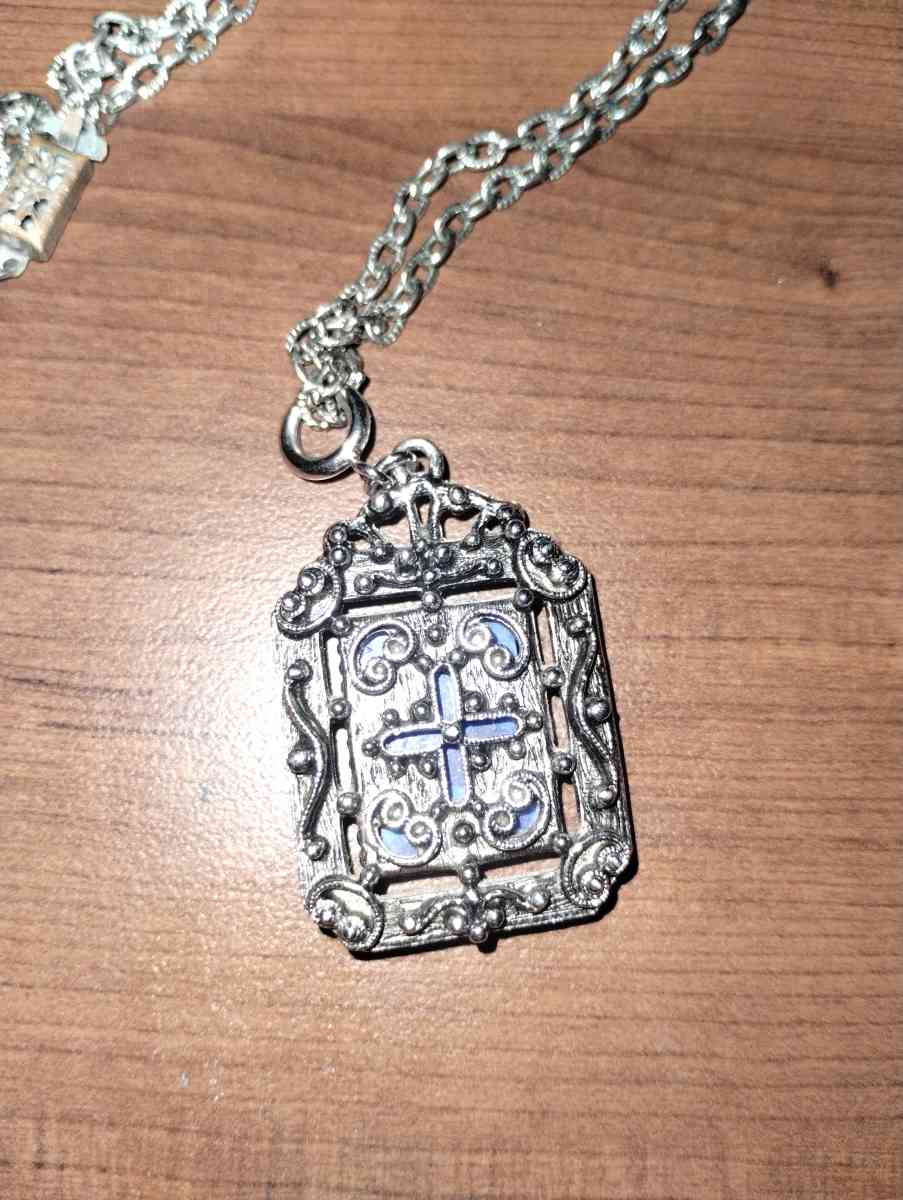 Sarah Coventry two sided pendant charm necklace - Platte City, Missouri - FleaMarketBay
